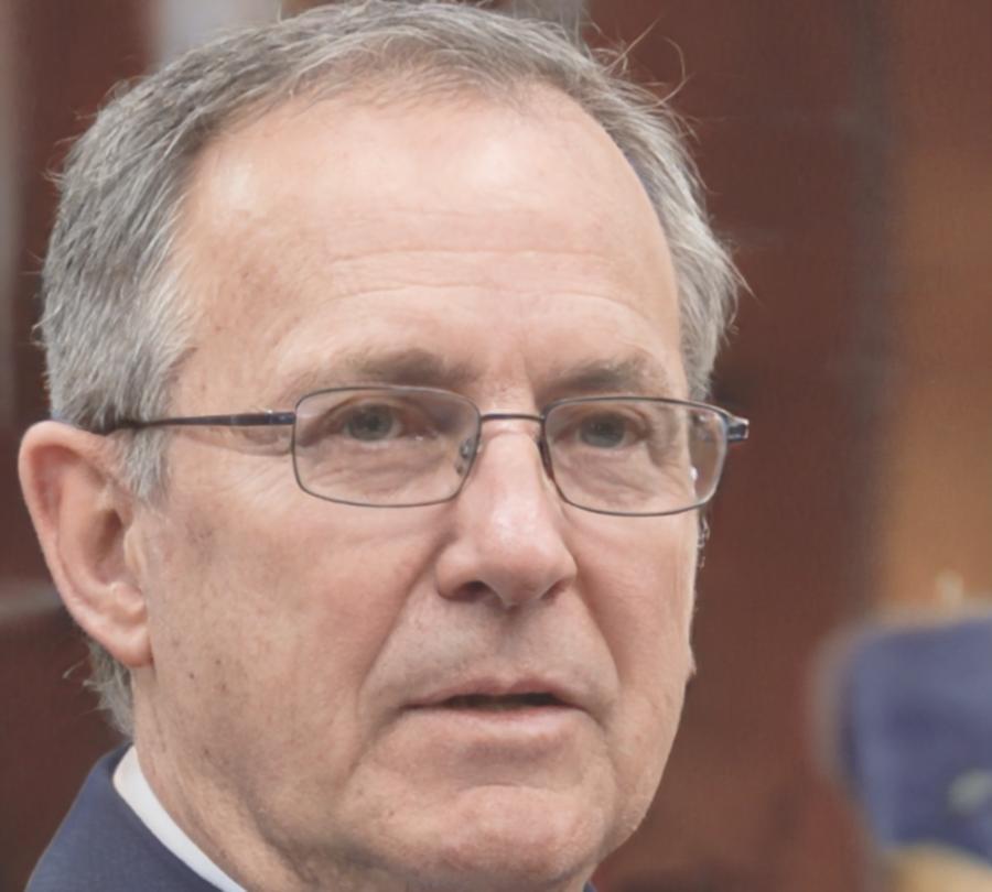 Portrait de Marc Dubois, conseiller financier senior